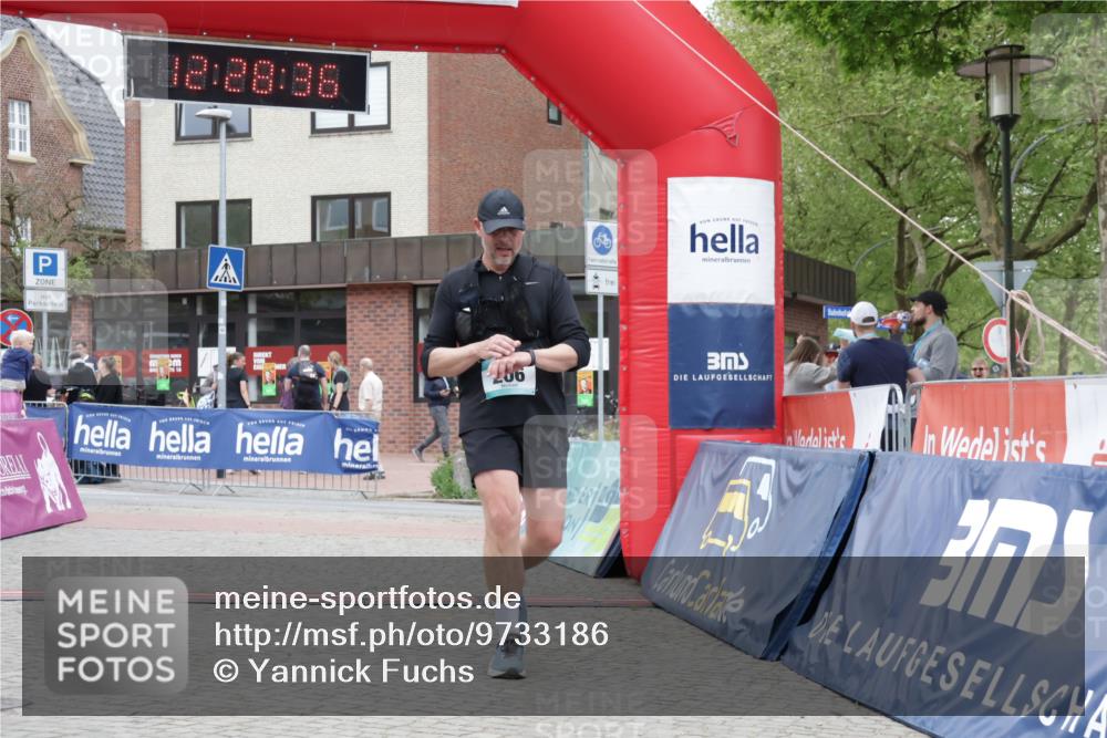 10.05.2026 - 8. Wedeler Halbmarathon Yannick Fuchs http://msf.ph/oto/9733186 10.05.2026 12:28:34 Ziel 206, 210, 578 meine-sportfotos.de
