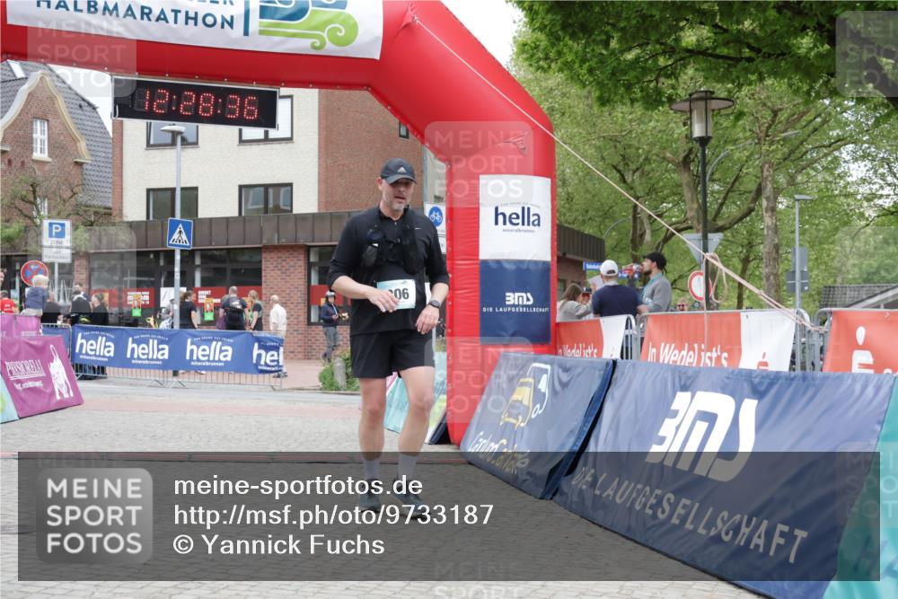 10.05.2026 - 8. Wedeler Halbmarathon Yannick Fuchs http://msf.ph/oto/9733187 10.05.2026 12:28:34 Ziel 206, 210, 578 meine-sportfotos.de