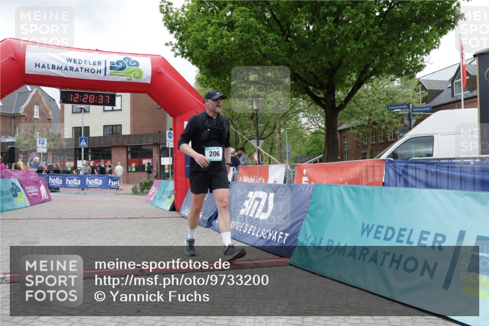 10.05.2026 - 8. Wedeler Halbmarathon Yannick Fuchs http://msf.ph/oto/9733200 10.05.2026 12:28:35 Ziel 206, 210, 578 meine-sportfotos.de