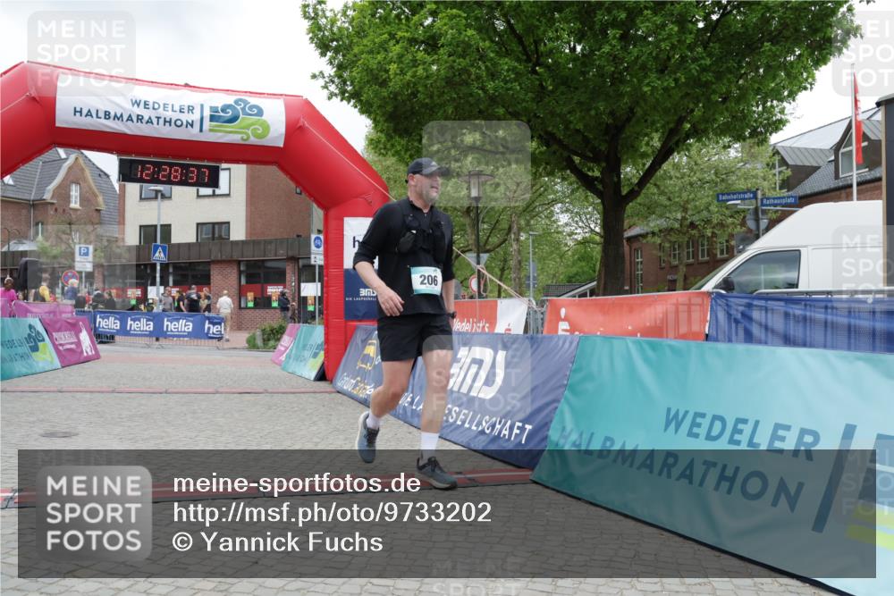 10.05.2026 - 8. Wedeler Halbmarathon Yannick Fuchs http://msf.ph/oto/9733202 10.05.2026 12:28:35 Ziel 206, 210, 578 meine-sportfotos.de