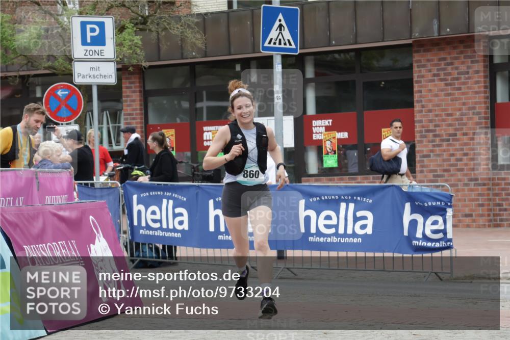 10.05.2026 - 8. Wedeler Halbmarathon Yannick Fuchs http://msf.ph/oto/9733204 10.05.2026 12:28:45 Ziel 860 meine-sportfotos.de