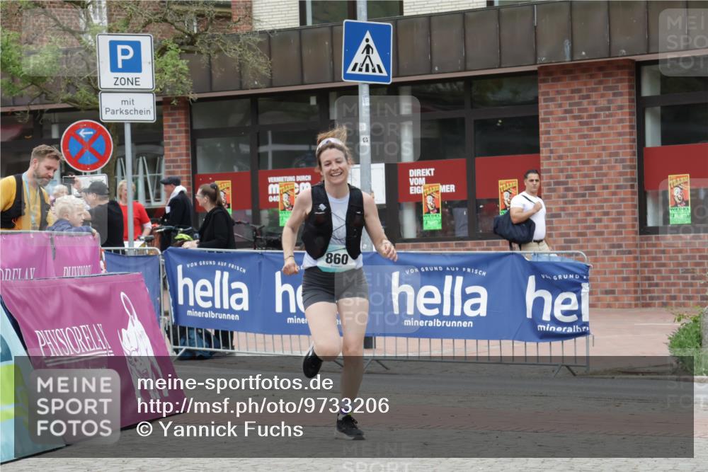 10.05.2026 - 8. Wedeler Halbmarathon Yannick Fuchs http://msf.ph/oto/9733206 10.05.2026 12:28:45 Ziel 860 meine-sportfotos.de