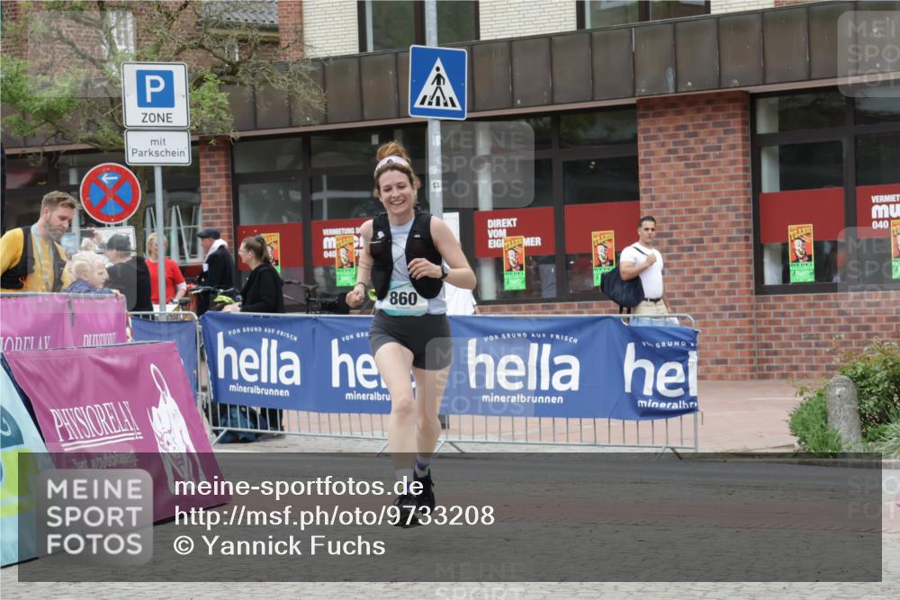 10.05.2026 - 8. Wedeler Halbmarathon Yannick Fuchs http://msf.ph/oto/9733208 10.05.2026 12:28:45 Ziel 860 meine-sportfotos.de
