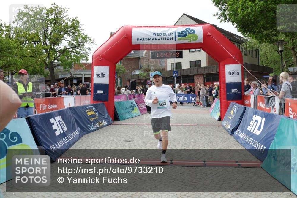 10.05.2026 - 8. Wedeler Halbmarathon Yannick Fuchs http://msf.ph/oto/9733210 10.05.2026 11:48:47 Ziel 496, 653, 743 meine-sportfotos.de