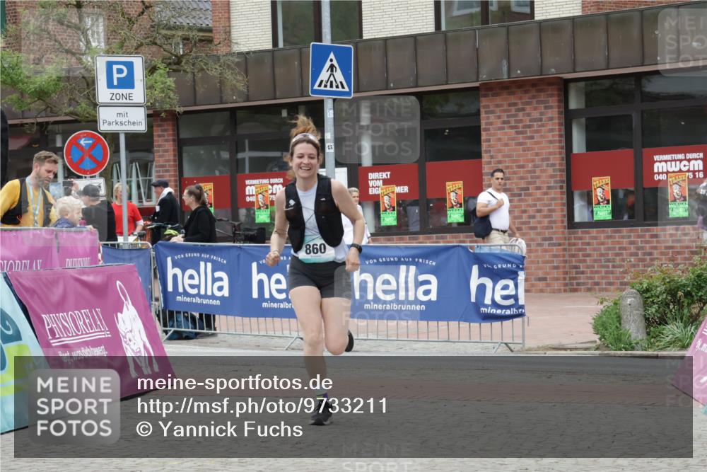 10.05.2026 - 8. Wedeler Halbmarathon Yannick Fuchs http://msf.ph/oto/9733211 10.05.2026 12:28:46 Ziel 860 meine-sportfotos.de