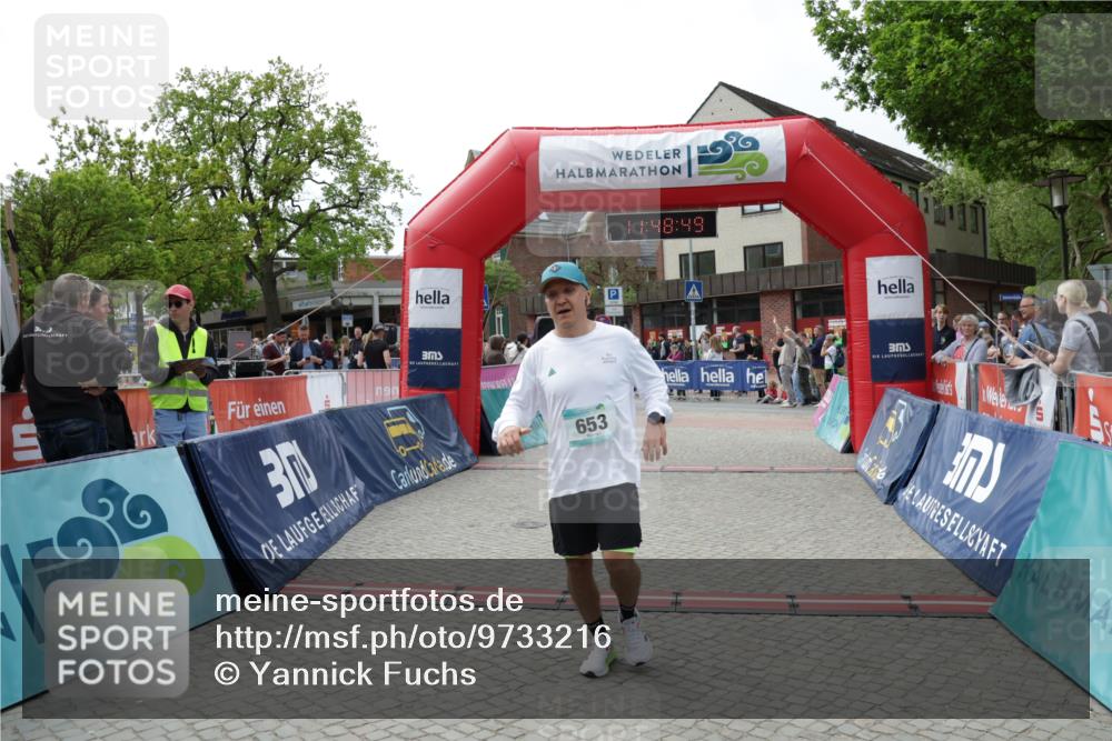 10.05.2026 - 8. Wedeler Halbmarathon Yannick Fuchs http://msf.ph/oto/9733216 10.05.2026 11:48:48 Ziel 496, 653, 743 meine-sportfotos.de