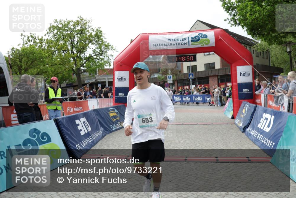 10.05.2026 - 8. Wedeler Halbmarathon Yannick Fuchs http://msf.ph/oto/9733221 10.05.2026 11:48:48 Ziel 496, 653, 743 meine-sportfotos.de
