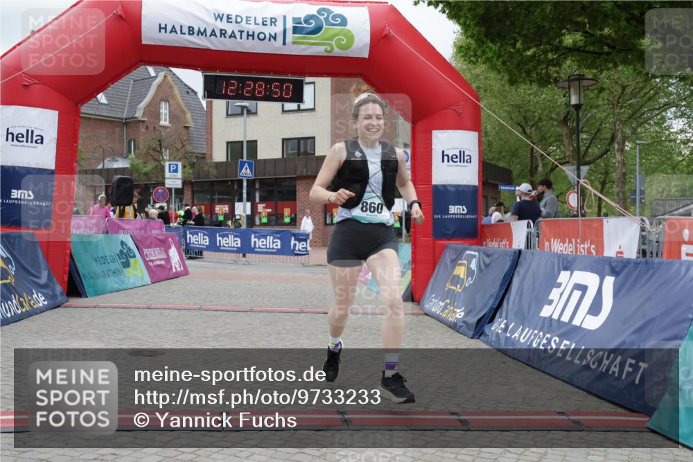 10.05.2026 - 8. Wedeler Halbmarathon Yannick Fuchs http://msf.ph/oto/9733233 10.05.2026 12:28:48 Ziel 860 meine-sportfotos.de