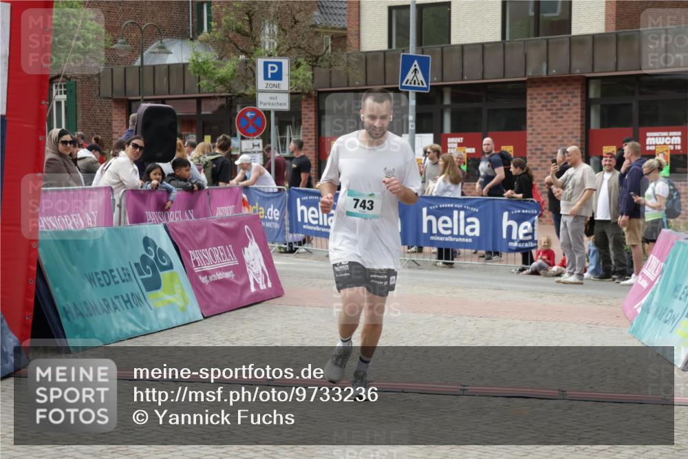 10.05.2026 - 8. Wedeler Halbmarathon Yannick Fuchs http://msf.ph/oto/9733236 10.05.2026 11:48:51 Ziel 496, 653, 743 meine-sportfotos.de