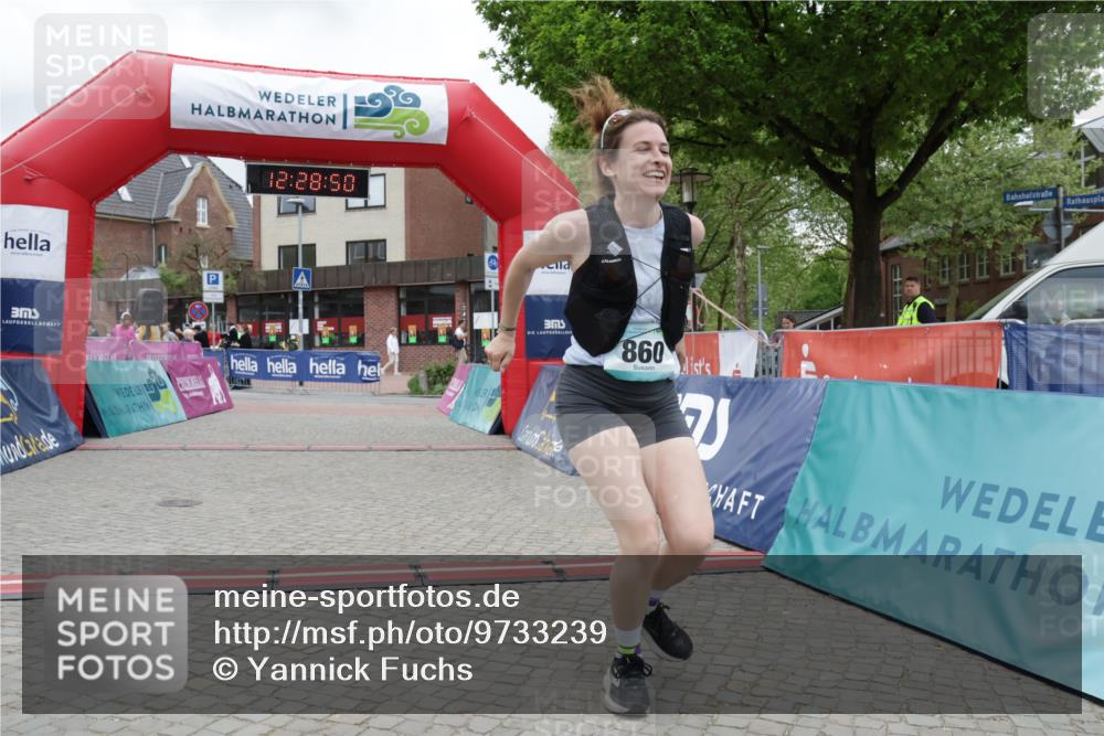 10.05.2026 - 8. Wedeler Halbmarathon Yannick Fuchs http://msf.ph/oto/9733239 10.05.2026 12:28:48 Ziel 860 meine-sportfotos.de