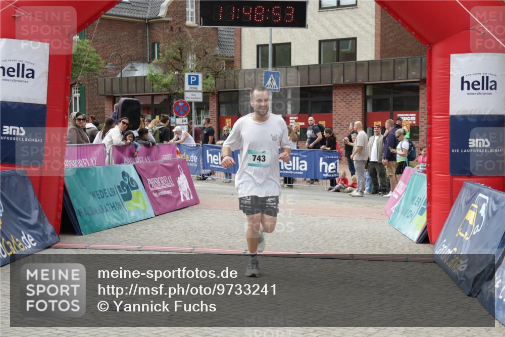 10.05.2026 - 8. Wedeler Halbmarathon Yannick Fuchs http://msf.ph/oto/9733241 10.05.2026 11:48:51 Ziel 496, 653, 743 meine-sportfotos.de