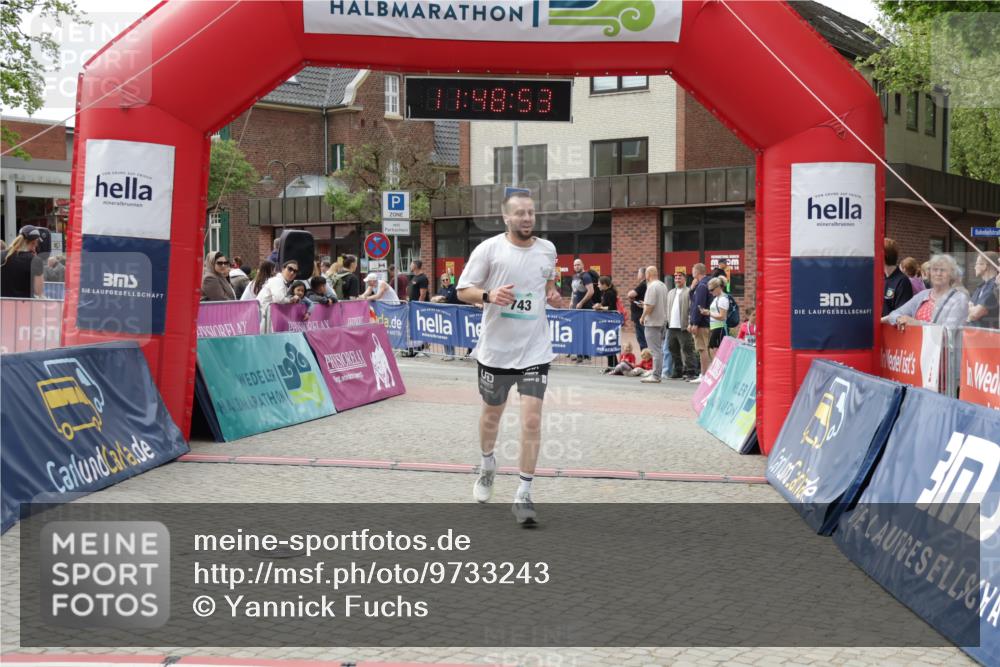 10.05.2026 - 8. Wedeler Halbmarathon Yannick Fuchs http://msf.ph/oto/9733243 10.05.2026 11:48:51 Ziel 496, 653, 743 meine-sportfotos.de