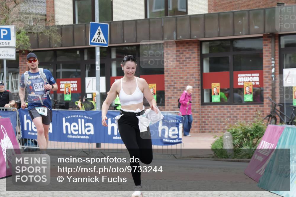 10.05.2026 - 8. Wedeler Halbmarathon Yannick Fuchs http://msf.ph/oto/9733244 10.05.2026 12:28:55 Ziel 110, 576 meine-sportfotos.de