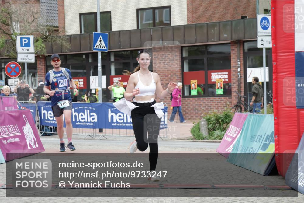 10.05.2026 - 8. Wedeler Halbmarathon Yannick Fuchs http://msf.ph/oto/9733247 10.05.2026 12:28:55 Ziel 110, 576 meine-sportfotos.de