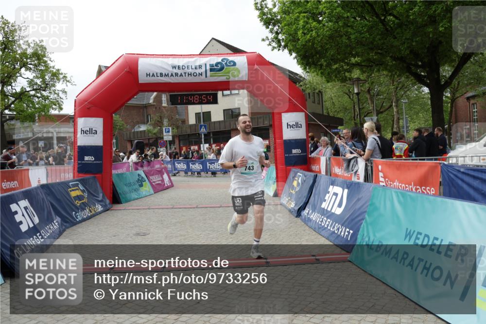 10.05.2026 - 8. Wedeler Halbmarathon Yannick Fuchs http://msf.ph/oto/9733256 10.05.2026 11:48:52 Ziel 496, 653, 743 meine-sportfotos.de