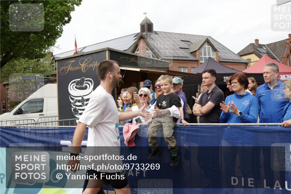 10.05.2026 - 8. Wedeler Halbmarathon Yannick Fuchs http://msf.ph/oto/9733269 10.05.2026 11:48:54 Ziel 496, 743 meine-sportfotos.de