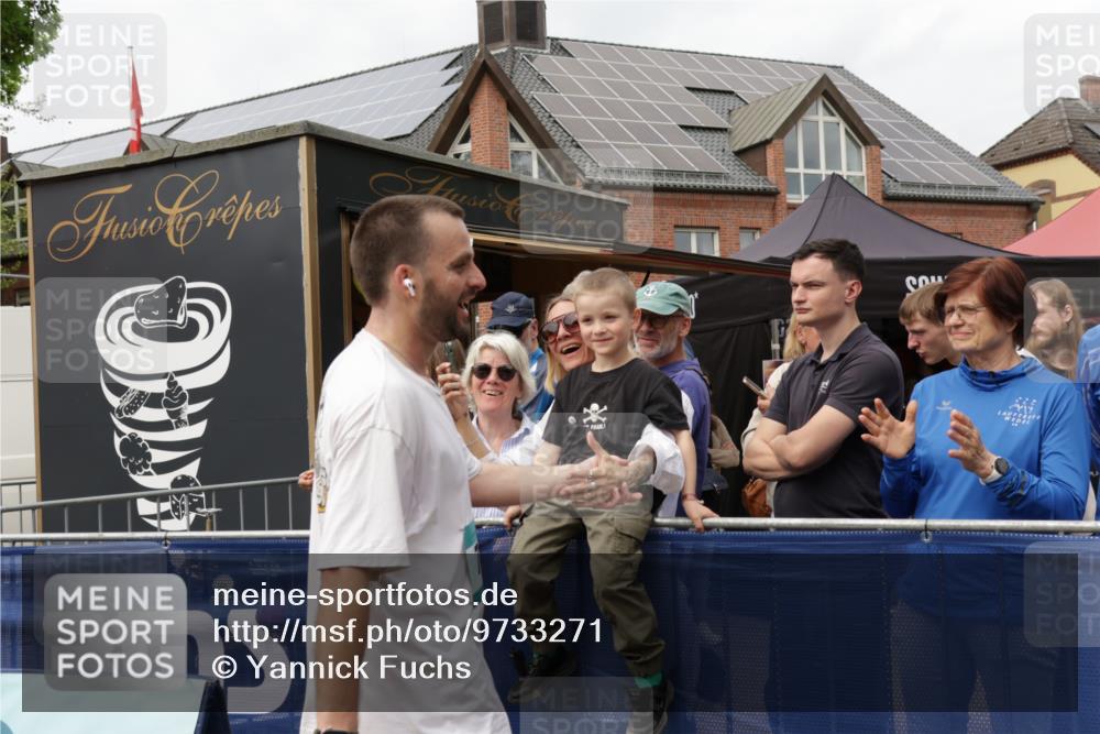 10.05.2026 - 8. Wedeler Halbmarathon Yannick Fuchs http://msf.ph/oto/9733271 10.05.2026 11:48:55 Ziel 743, 1017 meine-sportfotos.de