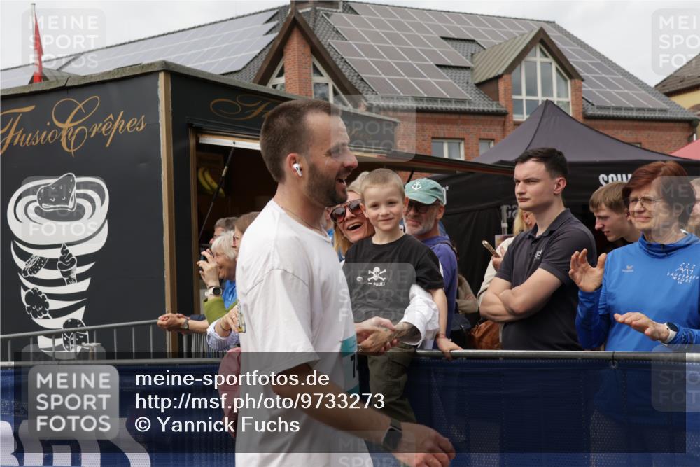 10.05.2026 - 8. Wedeler Halbmarathon Yannick Fuchs http://msf.ph/oto/9733273 10.05.2026 11:48:55 Ziel 743, 1017 meine-sportfotos.de