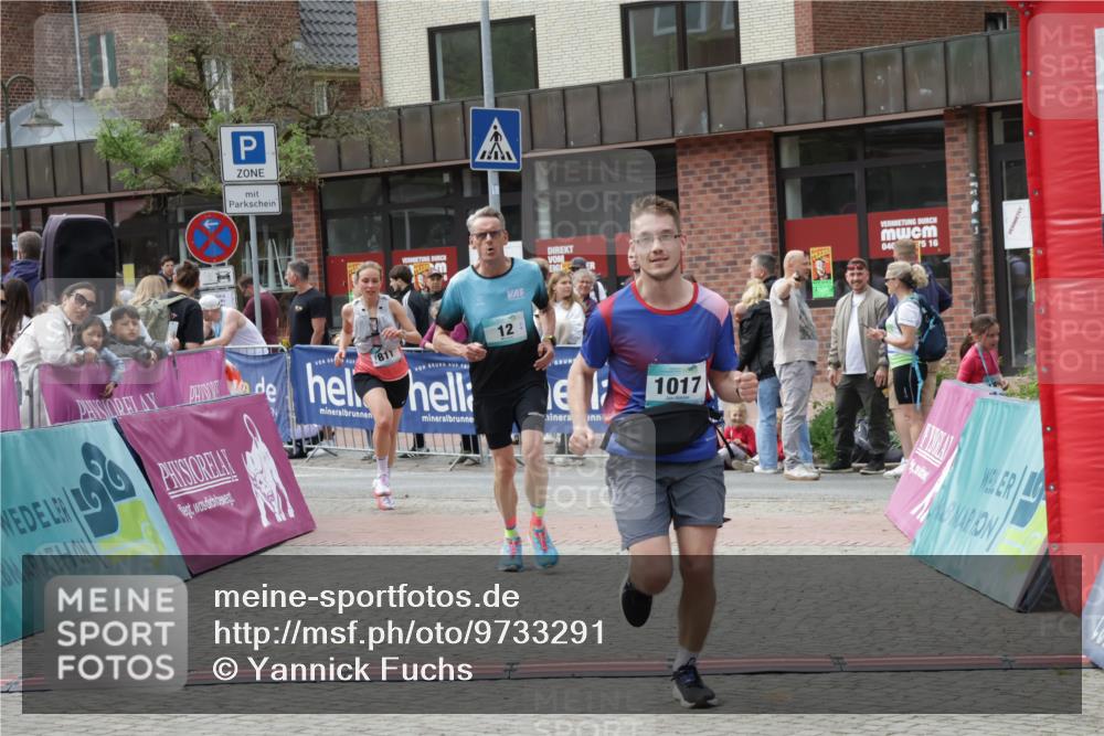 10.05.2026 - 8. Wedeler Halbmarathon Yannick Fuchs http://msf.ph/oto/9733291 10.05.2026 11:48:59 Ziel 12, 811, 1017 meine-sportfotos.de
