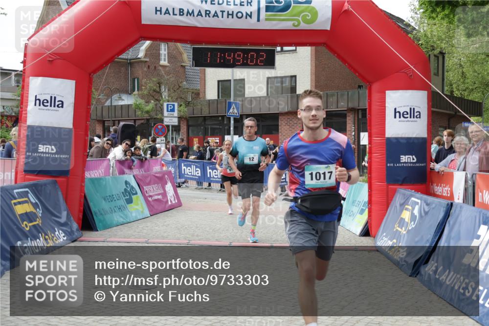 10.05.2026 - 8. Wedeler Halbmarathon Yannick Fuchs http://msf.ph/oto/9733303 10.05.2026 11:49:00 Ziel 12, 666, 811, 1017 meine-sportfotos.de