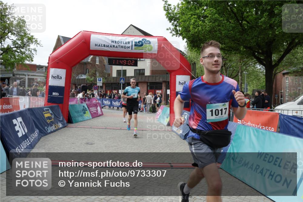 10.05.2026 - 8. Wedeler Halbmarathon Yannick Fuchs http://msf.ph/oto/9733307 10.05.2026 11:49:01 Ziel 12, 666, 811, 1017 meine-sportfotos.de