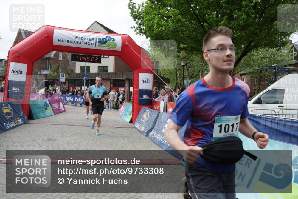 10.05.2026 - 8. Wedeler Halbmarathon Yannick Fuchs http://msf.ph/oto/9733308 10.05.2026 11:49:01 Ziel 12, 666, 811, 1017 meine-sportfotos.de
