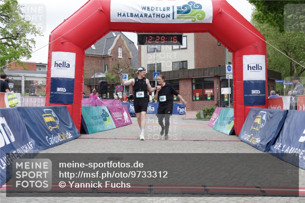 10.05.2026 - 8. Wedeler Halbmarathon Yannick Fuchs http://msf.ph/oto/9733312 10.05.2026 12:29:14 Ziel 120, 194, 492 meine-sportfotos.de