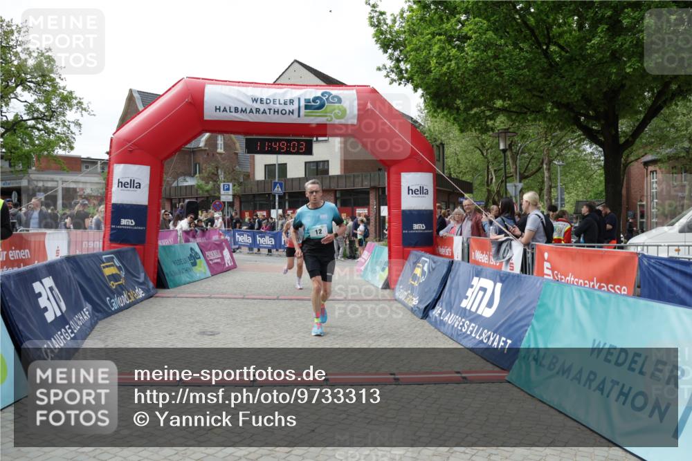 10.05.2026 - 8. Wedeler Halbmarathon Yannick Fuchs http://msf.ph/oto/9733313 10.05.2026 11:49:01 Ziel 12, 666, 811, 1017 meine-sportfotos.de