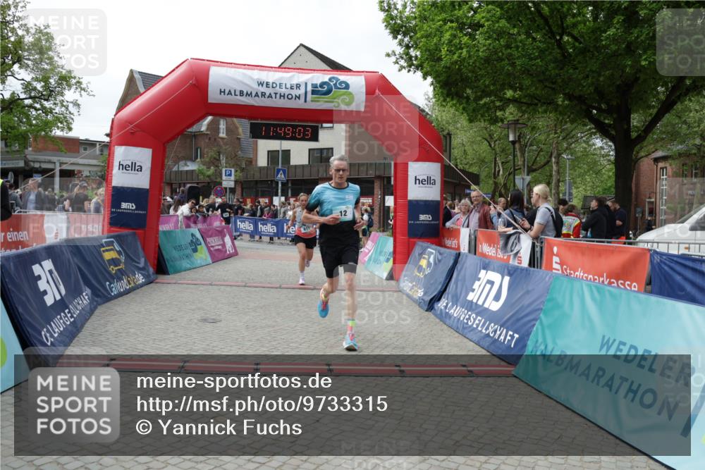10.05.2026 - 8. Wedeler Halbmarathon Yannick Fuchs http://msf.ph/oto/9733315 10.05.2026 11:49:01 Ziel 12, 666, 811, 1017 meine-sportfotos.de