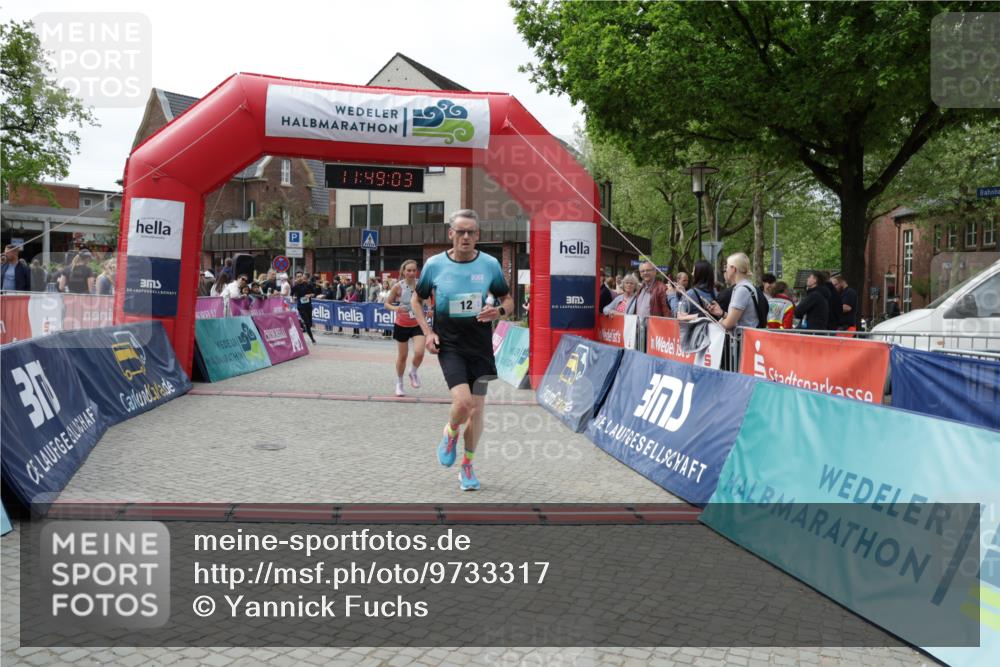 10.05.2026 - 8. Wedeler Halbmarathon Yannick Fuchs http://msf.ph/oto/9733317 10.05.2026 11:49:02 Ziel 12, 666, 811, 1017 meine-sportfotos.de