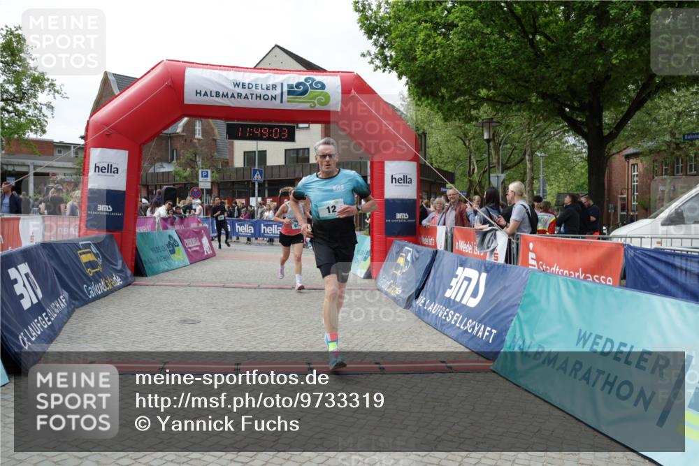 10.05.2026 - 8. Wedeler Halbmarathon Yannick Fuchs http://msf.ph/oto/9733319 10.05.2026 11:49:02 Ziel 12, 666, 811, 1017 meine-sportfotos.de