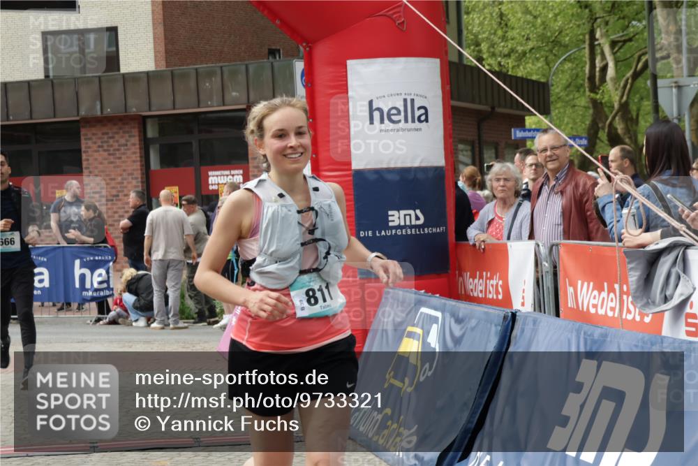 10.05.2026 - 8. Wedeler Halbmarathon Yannick Fuchs http://msf.ph/oto/9733321 10.05.2026 11:49:03 Ziel 12, 666, 811, 1017, 2002, 2004, 2078 meine-sportfotos.de