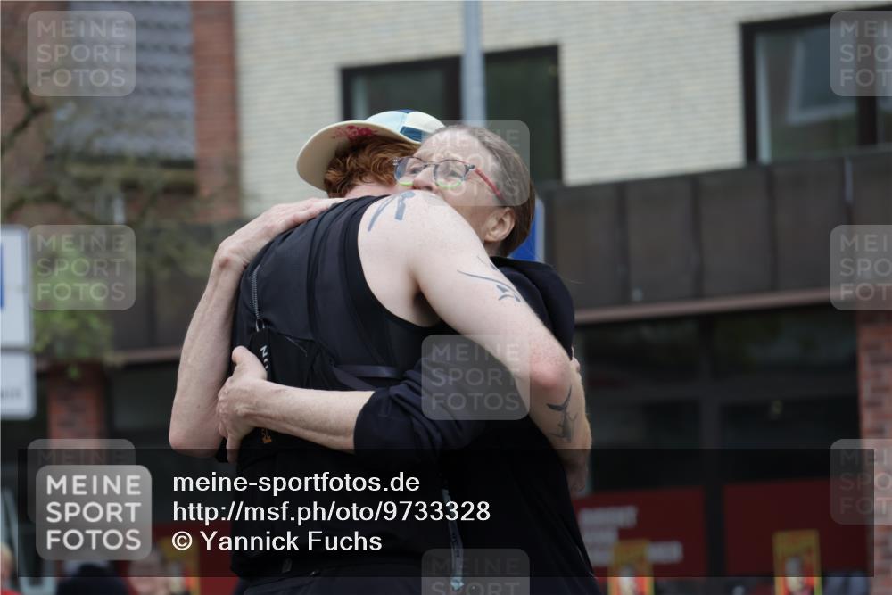 10.05.2026 - 8. Wedeler Halbmarathon Yannick Fuchs http://msf.ph/oto/9733328 10.05.2026 12:29:18 Ziel 120, 194, 492, 2167 meine-sportfotos.de