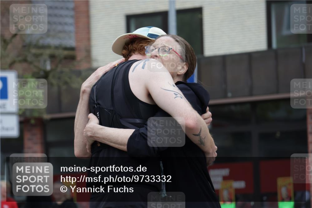 10.05.2026 - 8. Wedeler Halbmarathon Yannick Fuchs http://msf.ph/oto/9733332 10.05.2026 12:29:18 Ziel 120, 194, 492, 2167 meine-sportfotos.de
