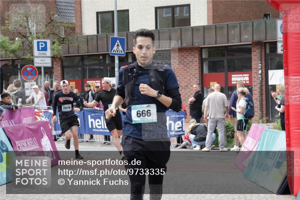 10.05.2026 - 8. Wedeler Halbmarathon Yannick Fuchs http://msf.ph/oto/9733335 10.05.2026 11:49:05 Ziel 12, 666, 811, 1017, 2002, 2004, 2078 meine-sportfotos.de