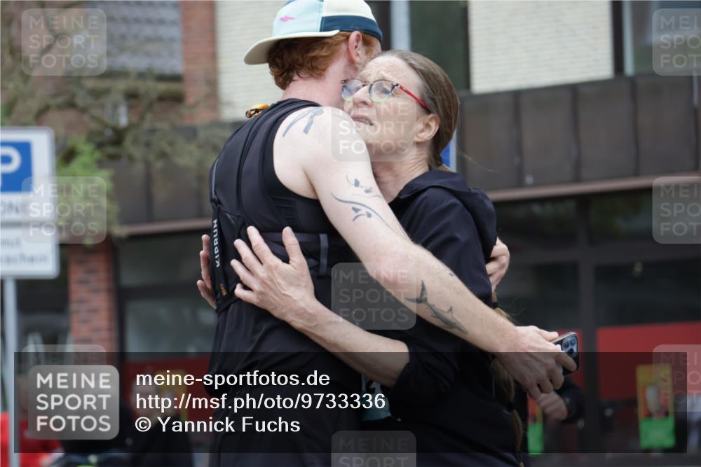 10.05.2026 - 8. Wedeler Halbmarathon Yannick Fuchs http://msf.ph/oto/9733336 10.05.2026 12:29:19 Ziel 120, 492, 2167 meine-sportfotos.de