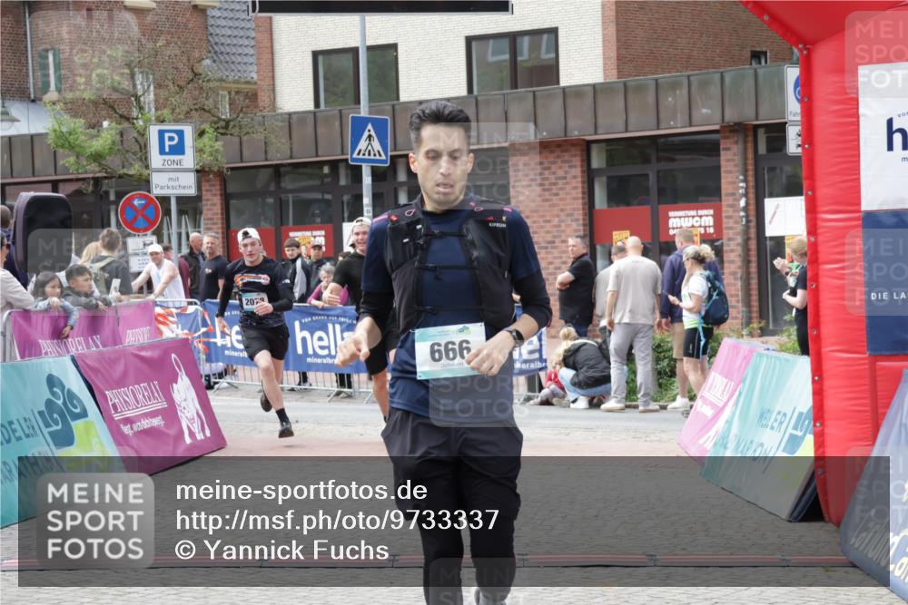 10.05.2026 - 8. Wedeler Halbmarathon Yannick Fuchs http://msf.ph/oto/9733337 10.05.2026 11:49:05 Ziel 12, 666, 811, 1017, 2002, 2004, 2078 meine-sportfotos.de