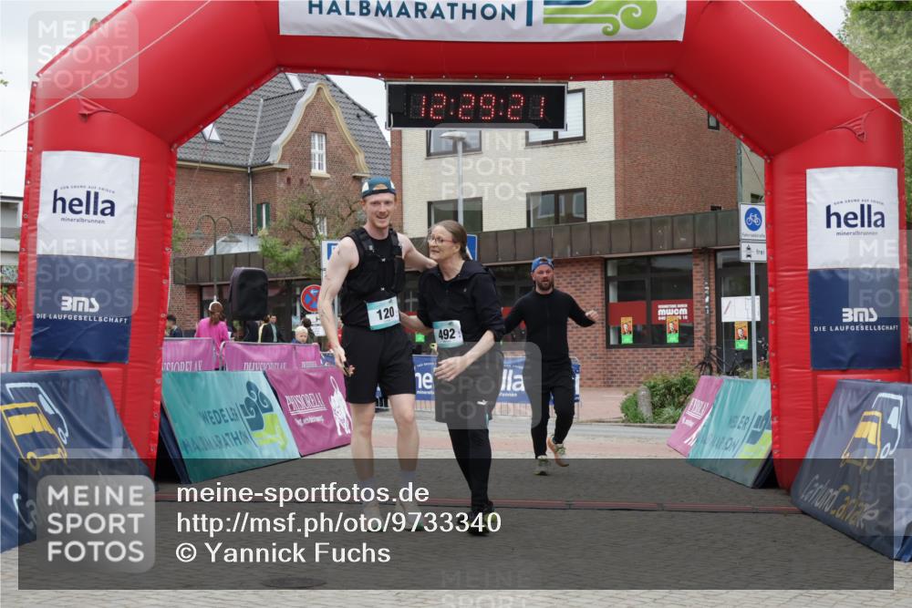 10.05.2026 - 8. Wedeler Halbmarathon Yannick Fuchs http://msf.ph/oto/9733340 10.05.2026 12:29:19 Ziel 120, 492, 2167 meine-sportfotos.de