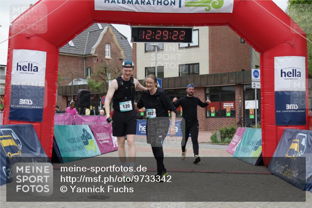 10.05.2026 - 8. Wedeler Halbmarathon Yannick Fuchs http://msf.ph/oto/9733342 10.05.2026 12:29:20 Ziel 120, 492, 2167 meine-sportfotos.de
