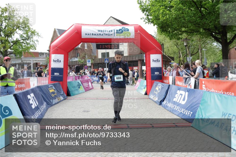 10.05.2026 - 8. Wedeler Halbmarathon Yannick Fuchs http://msf.ph/oto/9733343 10.05.2026 11:49:06 Ziel 12, 666, 811, 2002, 2004, 2078 meine-sportfotos.de