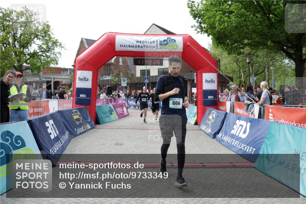 10.05.2026 - 8. Wedeler Halbmarathon Yannick Fuchs http://msf.ph/oto/9733349 10.05.2026 11:49:06 Ziel 12, 666, 811, 2002, 2004, 2078 meine-sportfotos.de