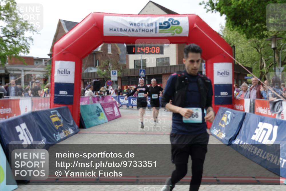 10.05.2026 - 8. Wedeler Halbmarathon Yannick Fuchs http://msf.ph/oto/9733351 10.05.2026 11:49:06 Ziel 12, 666, 811, 2002, 2004, 2078 meine-sportfotos.de