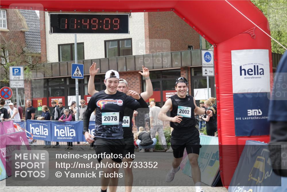 10.05.2026 - 8. Wedeler Halbmarathon Yannick Fuchs http://msf.ph/oto/9733352 10.05.2026 11:49:07 Ziel 666, 811, 2002, 2004, 2078 meine-sportfotos.de