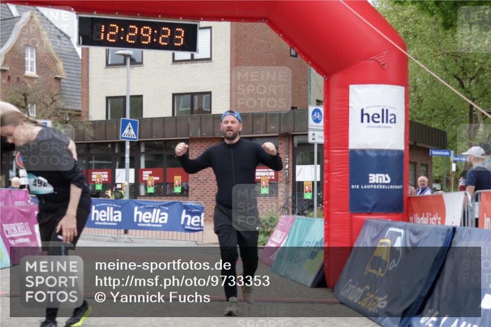 10.05.2026 - 8. Wedeler Halbmarathon Yannick Fuchs http://msf.ph/oto/9733353 10.05.2026 12:29:21 Ziel 2167 meine-sportfotos.de