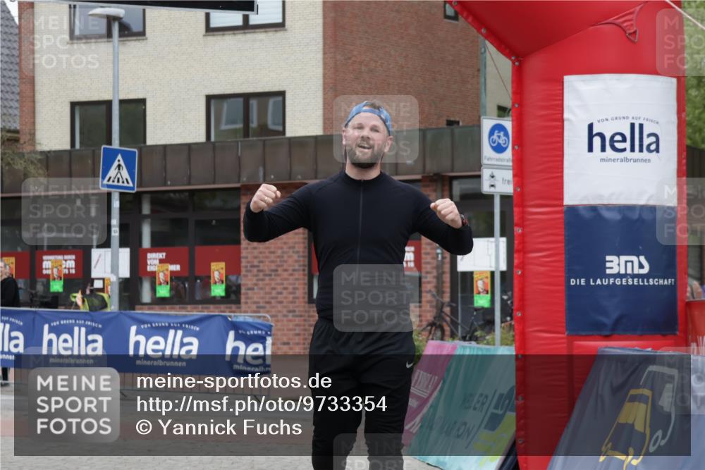 10.05.2026 - 8. Wedeler Halbmarathon Yannick Fuchs http://msf.ph/oto/9733354 10.05.2026 12:29:21 Ziel 2167 meine-sportfotos.de