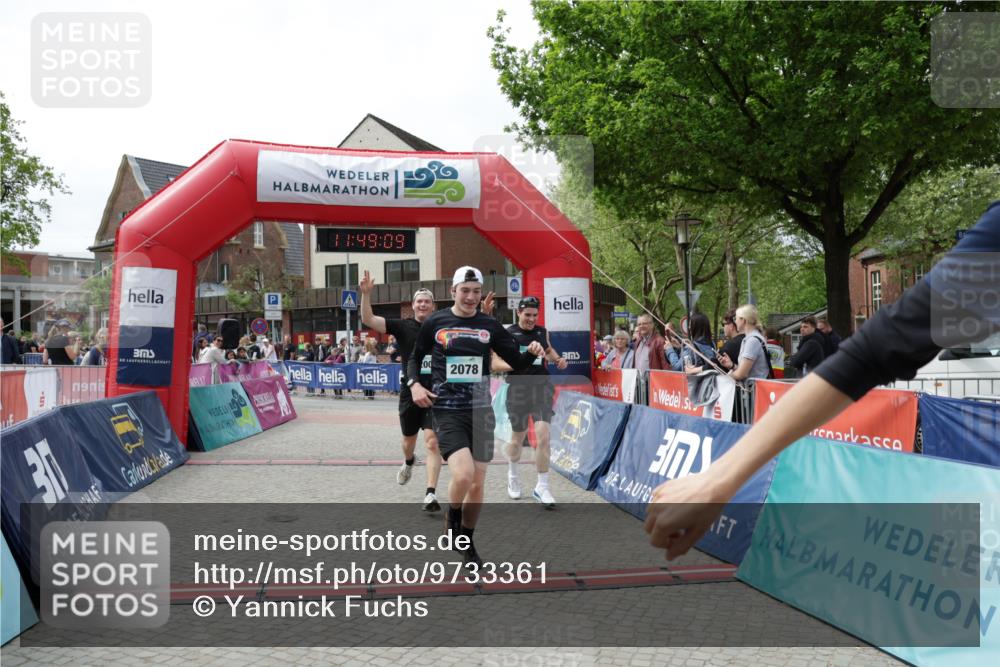10.05.2026 - 8. Wedeler Halbmarathon Yannick Fuchs http://msf.ph/oto/9733361 10.05.2026 11:49:07 Ziel 666, 811, 2002, 2004, 2078 meine-sportfotos.de
