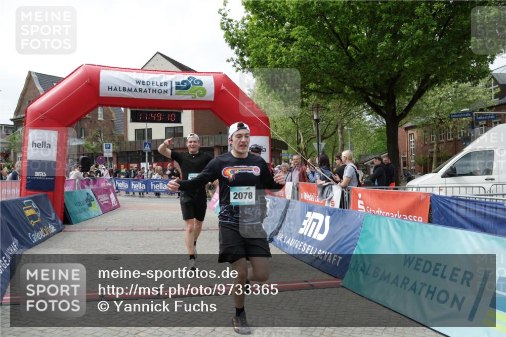 10.05.2026 - 8. Wedeler Halbmarathon Yannick Fuchs http://msf.ph/oto/9733365 10.05.2026 11:49:08 Ziel 666, 2002, 2004, 2078 meine-sportfotos.de