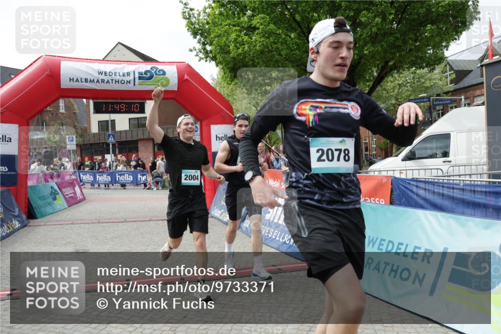 10.05.2026 - 8. Wedeler Halbmarathon Yannick Fuchs http://msf.ph/oto/9733371 10.05.2026 11:49:08 Ziel 666, 2002, 2004, 2078 meine-sportfotos.de