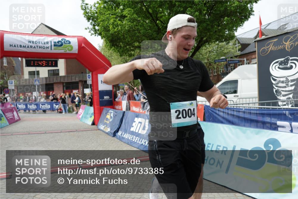 10.05.2026 - 8. Wedeler Halbmarathon Yannick Fuchs http://msf.ph/oto/9733385 10.05.2026 11:49:09 Ziel 666, 2002, 2004, 2078 meine-sportfotos.de