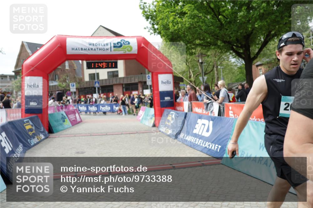 10.05.2026 - 8. Wedeler Halbmarathon Yannick Fuchs http://msf.ph/oto/9733388 10.05.2026 11:49:10 Ziel 666, 2002, 2004, 2078 meine-sportfotos.de